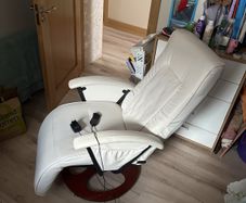 Whit massage Chair