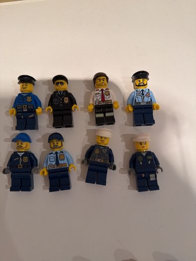 lego police minifigures x 8