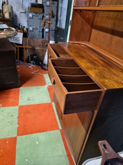 ercol Windsor display dresser drink cabnit