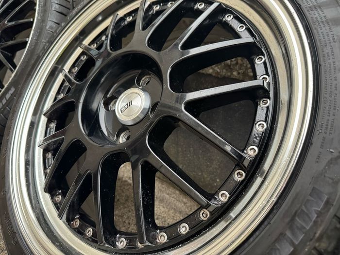 18 inch SSR Professor MS1 split wheels.