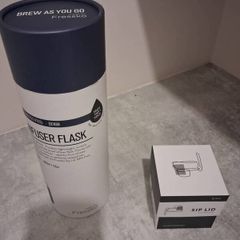Fressko Water bottle with tea/fruit infuser and sip lid. Brand new.