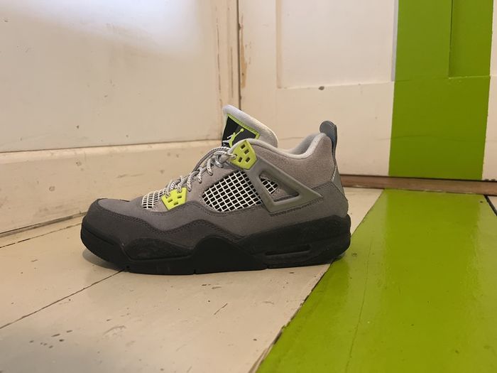 jordan 4 retro SE neon