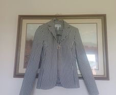 Beautiflly Fitted Joseph Ribkoff Stripped Blazer