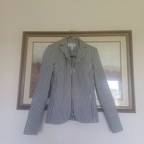 Beautiflly Fitted Joseph Ribkoff Stripped Blazer