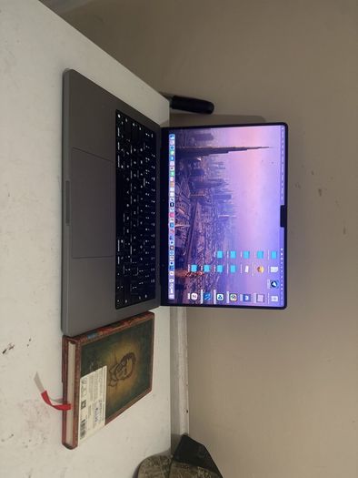 MacBook Pro 14"
