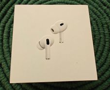 Apple AirPods Pro 2nd Generation with MagSafe Charging Case