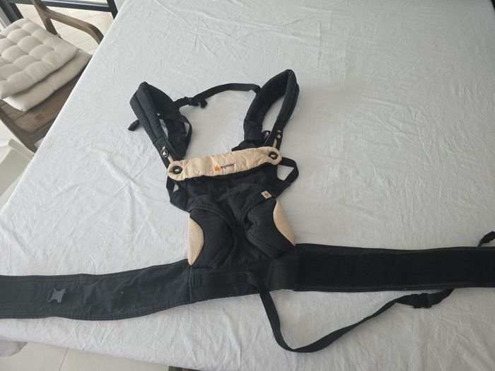 Ergobaby 360 carrier with newborn insert