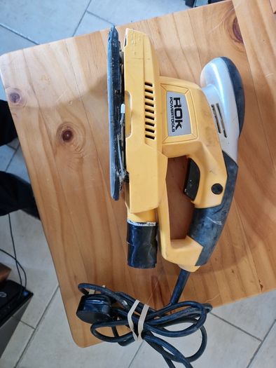 ROK Powertools Sander, Model WSSC200, in Hard Case, Excellent condition