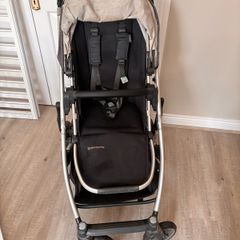 Uppababy Cruz V2 buggy and bassinet