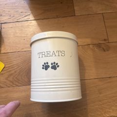 treats bin