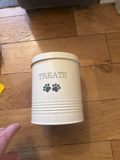 treats bin