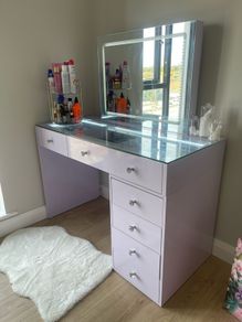 Makeup desk