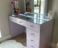 Makeup desk