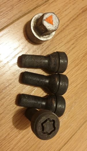 car locking wheel bolts