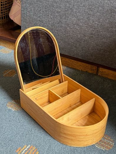 make-up organiser with mirror