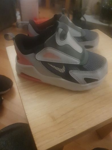 Kids NIKE Trainers/Girls AirMax Bolt Trainers Size: 7.5 UK .. 25 EU