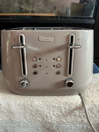DeLonghi  4 Slice Toaster