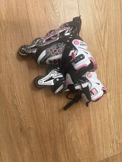 Pink rollerblades