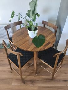 Ikea round dining table and 4 chairs