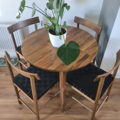 Ikea round dining table and 4 chairs