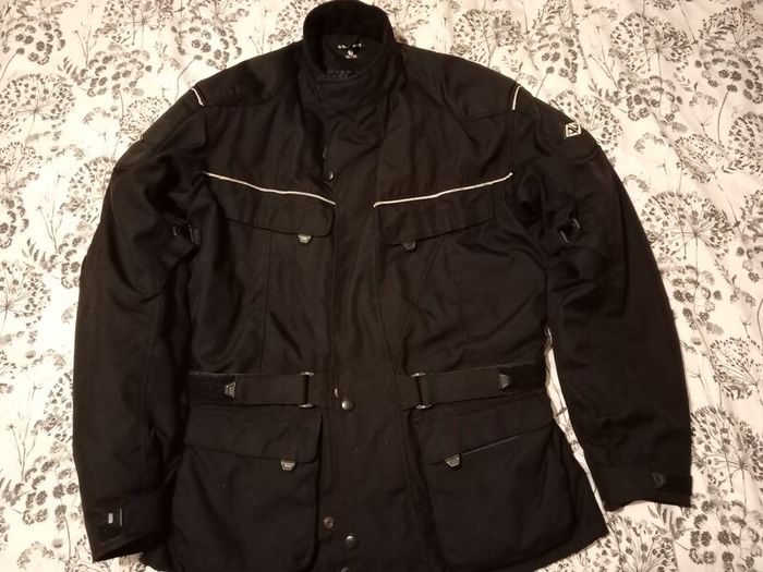 Motorcycle jacket armoured