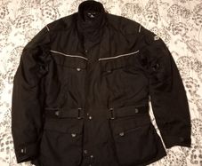Motorcycle jacket armoured