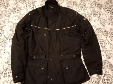 Motorcycle jacket armoured