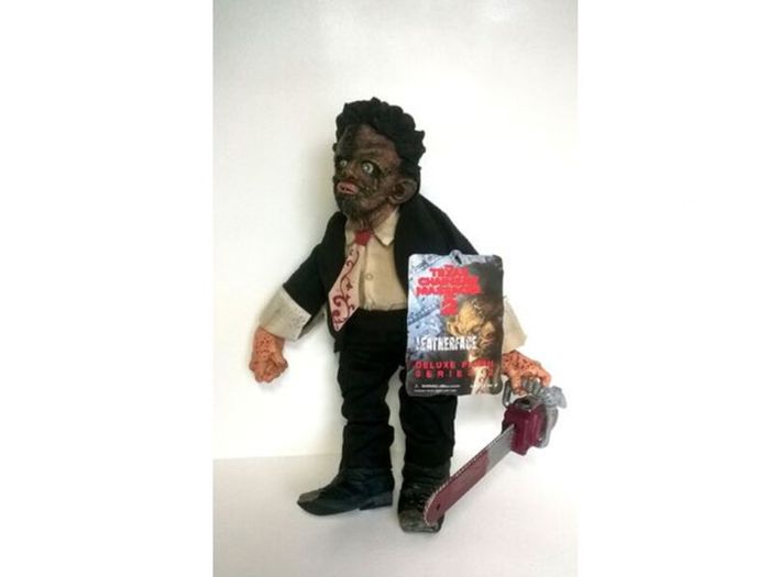 Very Rare Mezco Leatherface Texas Chainsaw Massacre Pt 2 De Luxe Roto Plush Figure Mezco Cinema of Fear series 2 Collectors item
