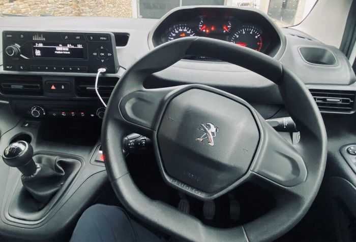 2021 Peugeot partner van