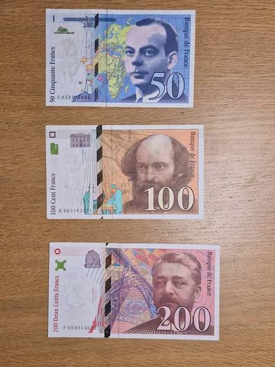 27 Banknotes zloty, pounds, litai, francs, pesetas, escudos, lire