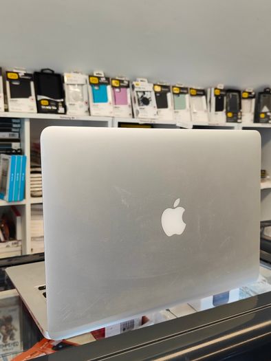 Apple Macbook Air (13"/ Early 2014) 1.7 GHz Intel Core i7 8GB RAM 256GB SSD macOS Big Sur Battery Cycle: 543