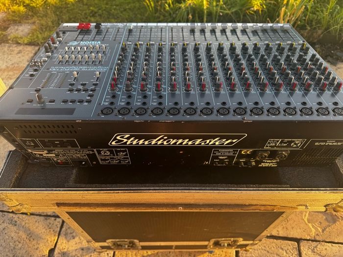 Studiomaster Powerhouse Vision 16