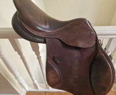 St Lourdes jump saddle