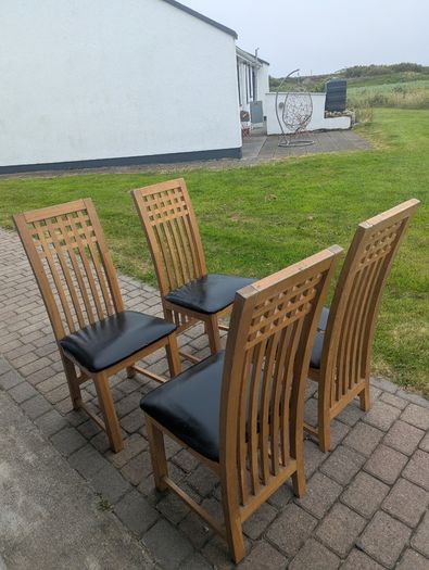 Dining table and 4 chairs