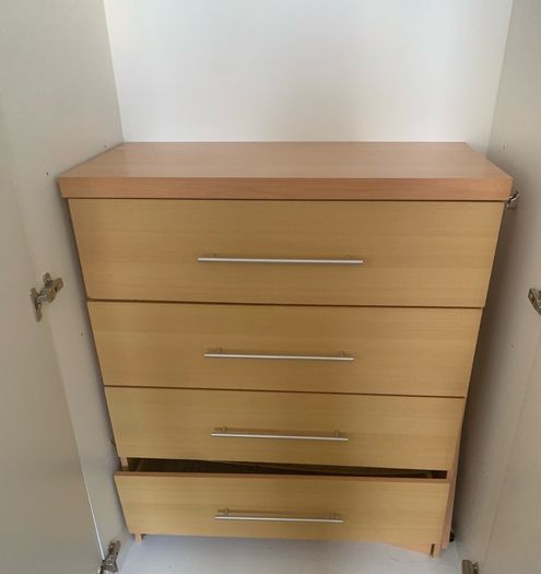 chest of drawers