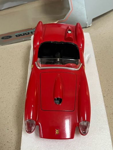 Ferrari Testarossa 250 Scale 1/24 Ford Dealer Burago
