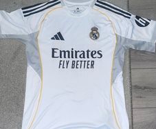 Real Madrid 25 26 Home Shirt BNWT Size Medium