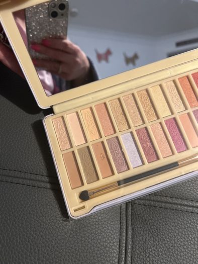 24 colour Nicole miller pallet