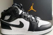 Nike Air Jordan 1 Mid SE GS Black White EU 38.5 UK 5.5 Panda Style Brand New
