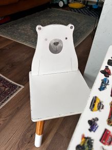 kids table and chair