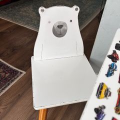 kids table and chair