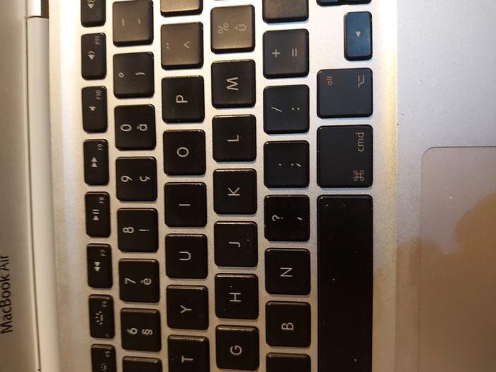 MacBook Air 13 inch, A1237, excellent cosmetic Condition, Password Locked