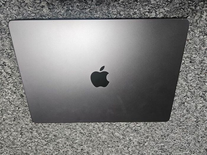 Macbook Pro 14 inch M3 Pro 18GB/1TB 12-core cpu 18-core gpu