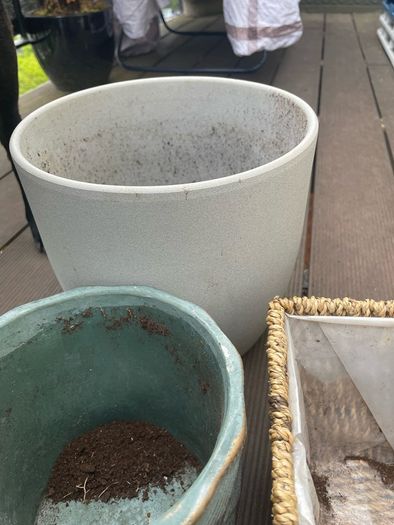 4 pots