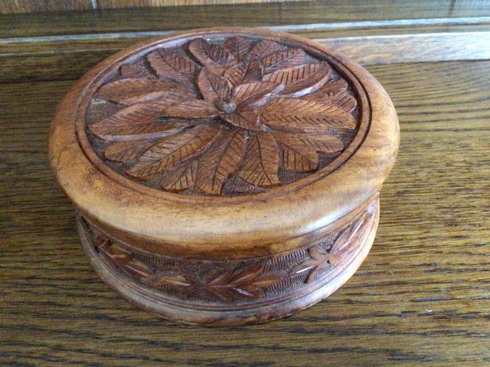 Wooden circular box with carved leaf pattern