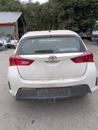 Breaking Toyota auris 2015 diesel