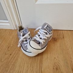 convers trainers size 13.5uk  (19.5cm)