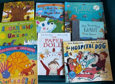8 Julia Donaldson books in excellent condition