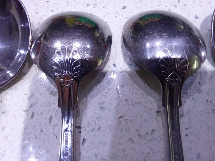 Cutlery (spoons, knives)