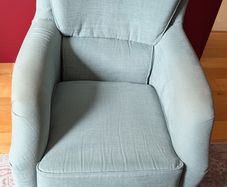 armchair (pale blue)